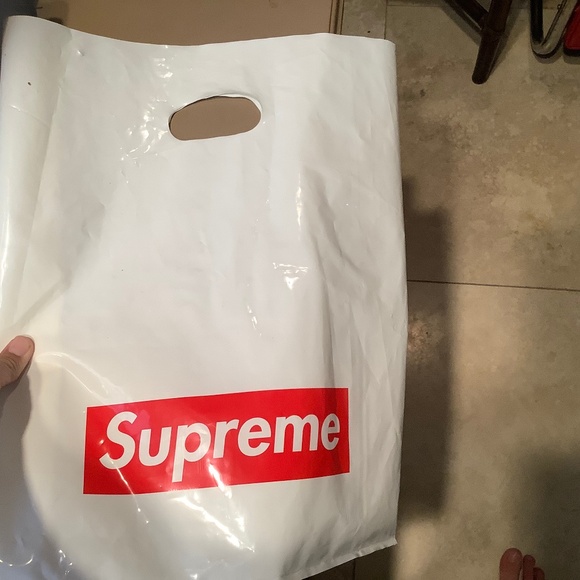 Supreme - Picture 1 of 4